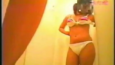 Voyeur - Japanese teens changing swimsuit - hidden cameras