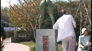 Crazy Japanese bronze statue moves part4