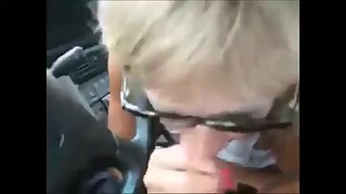 Girlfriend blows me in the car and I give her a facial