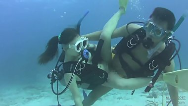 Japanese scuba girl underwater sex 2