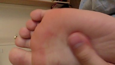 Sayaka Japanese BBW Feet Tickling