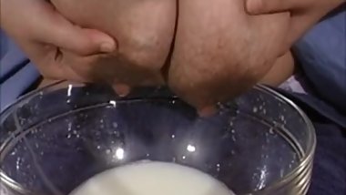 JAPANESE LACTTAING BOOBS