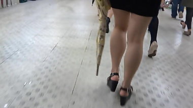Sexy Legs Walk 032